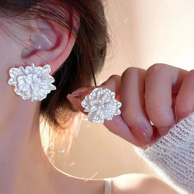 Boucles d'Oreilles Pendantes Fleur Blanche